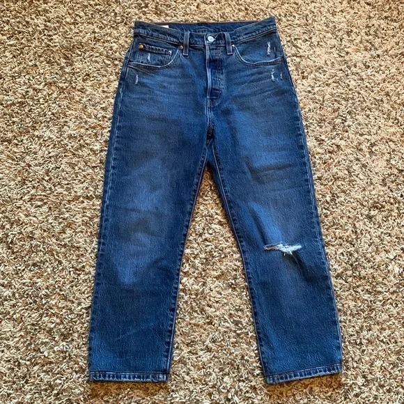 Levi’s 501 High Rise Rip Knee Straight Leg Crop